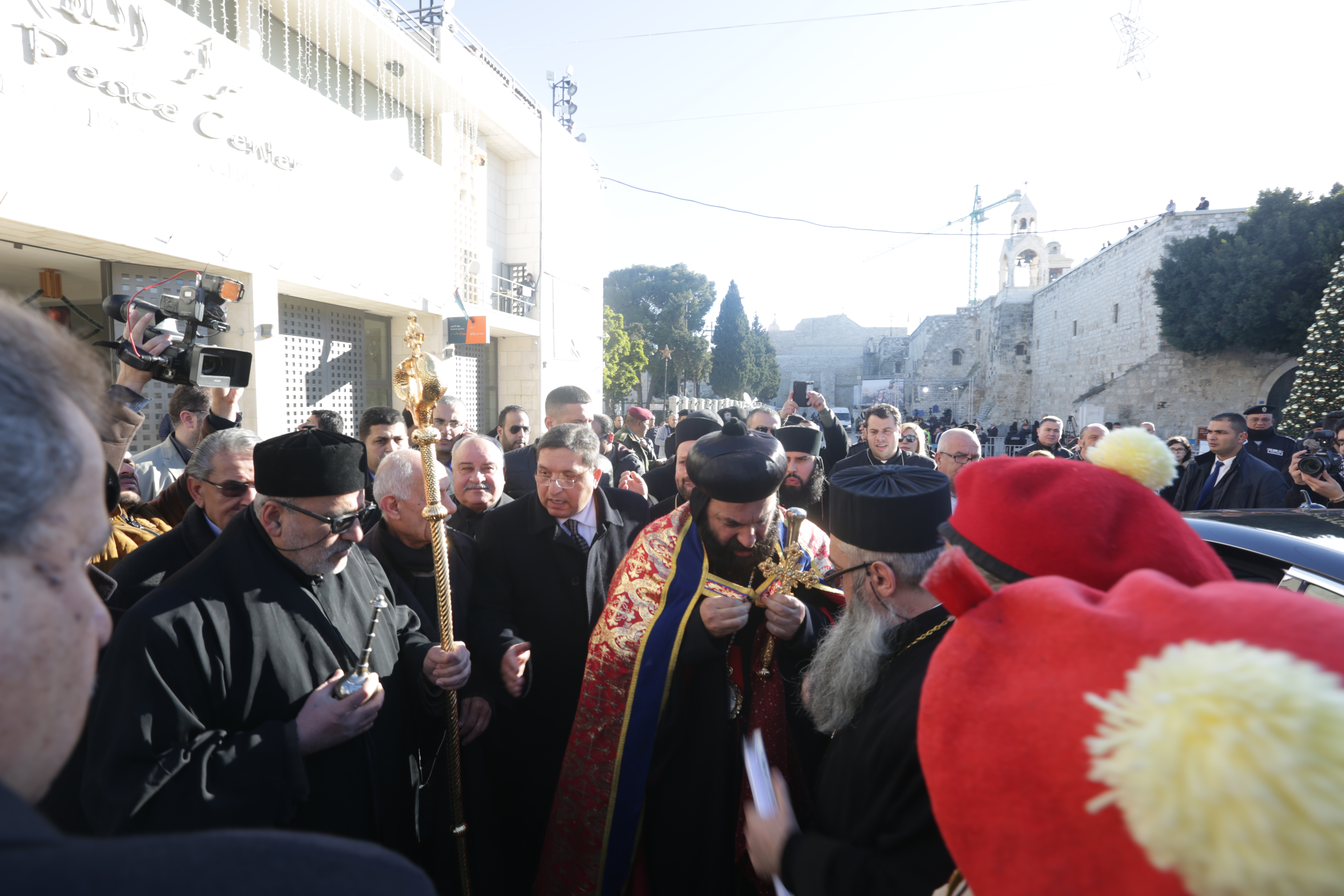  رئيسة وأعضاء مجلس بلدية بيت لحم يشاركون في إحتفالات أعياد الميلاد المجيدة حسب التقويم الشرقي ويستقبلون غبطة بطريرك الروم الارثوذكس ونيافة مطارنة السريان والأقباط والأحباش 