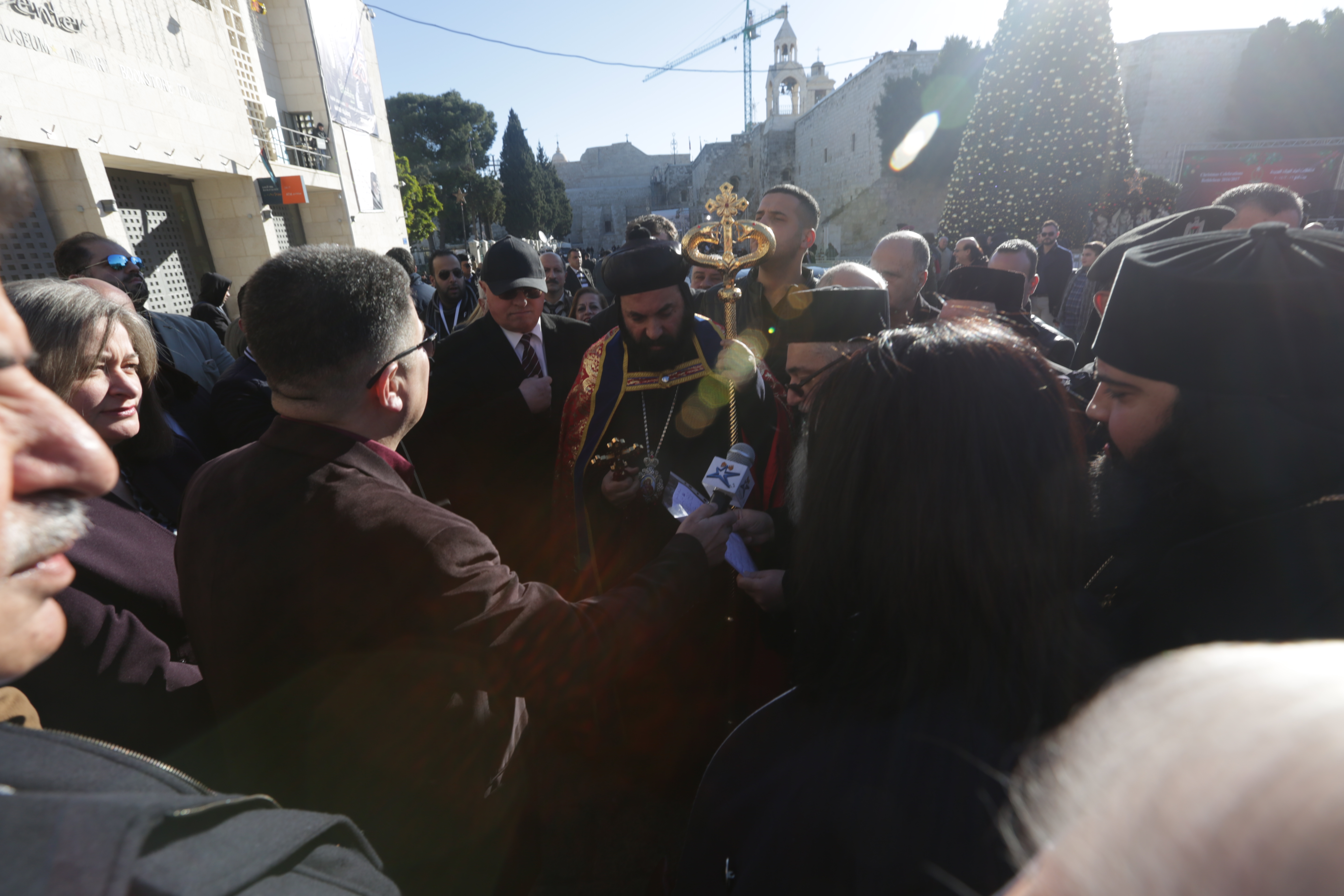  رئيسة وأعضاء مجلس بلدية بيت لحم يشاركون في إحتفالات أعياد الميلاد المجيدة حسب التقويم الشرقي ويستقبلون غبطة بطريرك الروم الارثوذكس ونيافة مطارنة السريان والأقباط والأحباش 