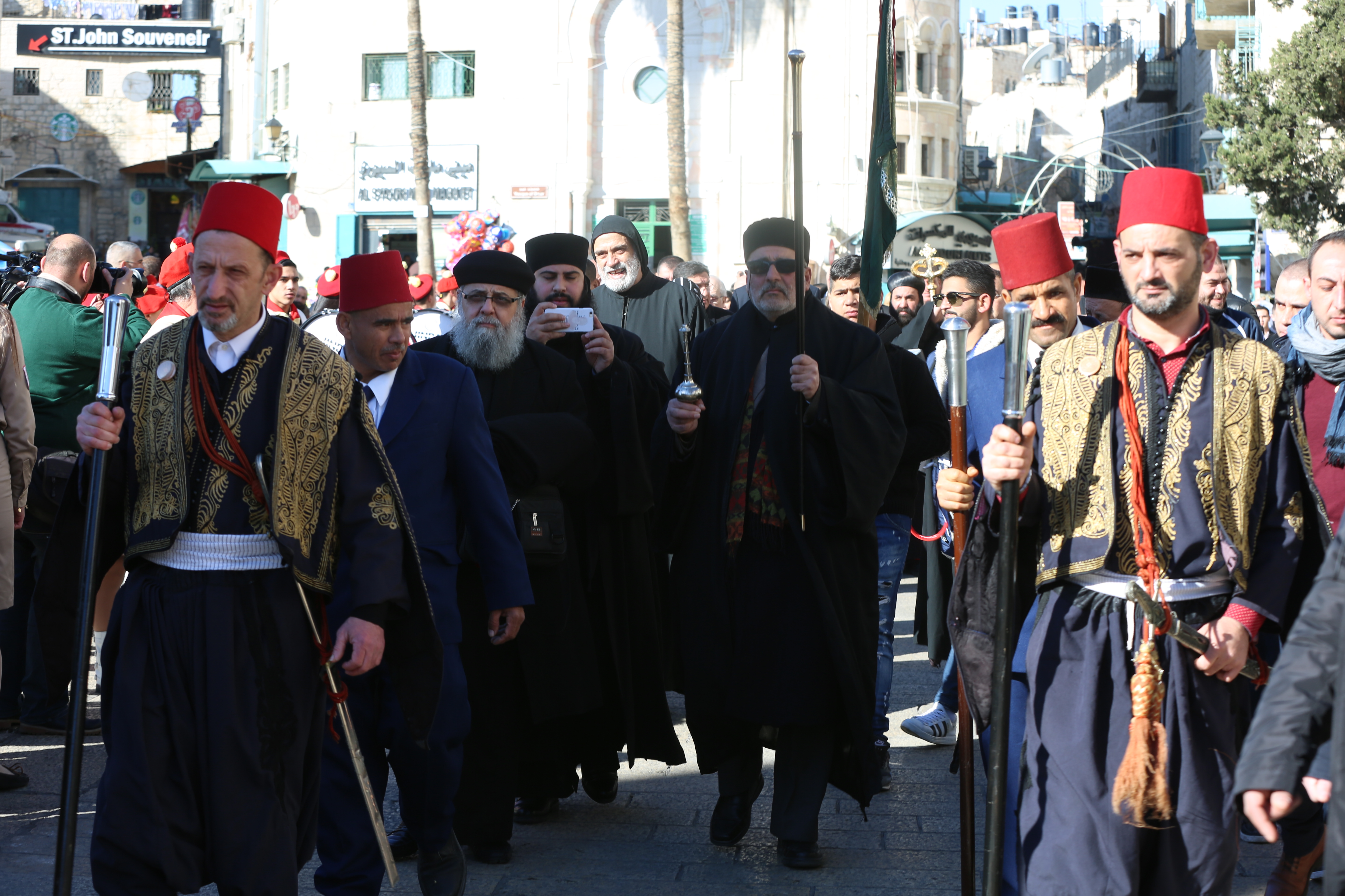  رئيسة وأعضاء مجلس بلدية بيت لحم يشاركون في إحتفالات أعياد الميلاد المجيدة حسب التقويم الشرقي ويستقبلون غبطة بطريرك الروم الارثوذكس ونيافة مطارنة السريان والأقباط والأحباش 