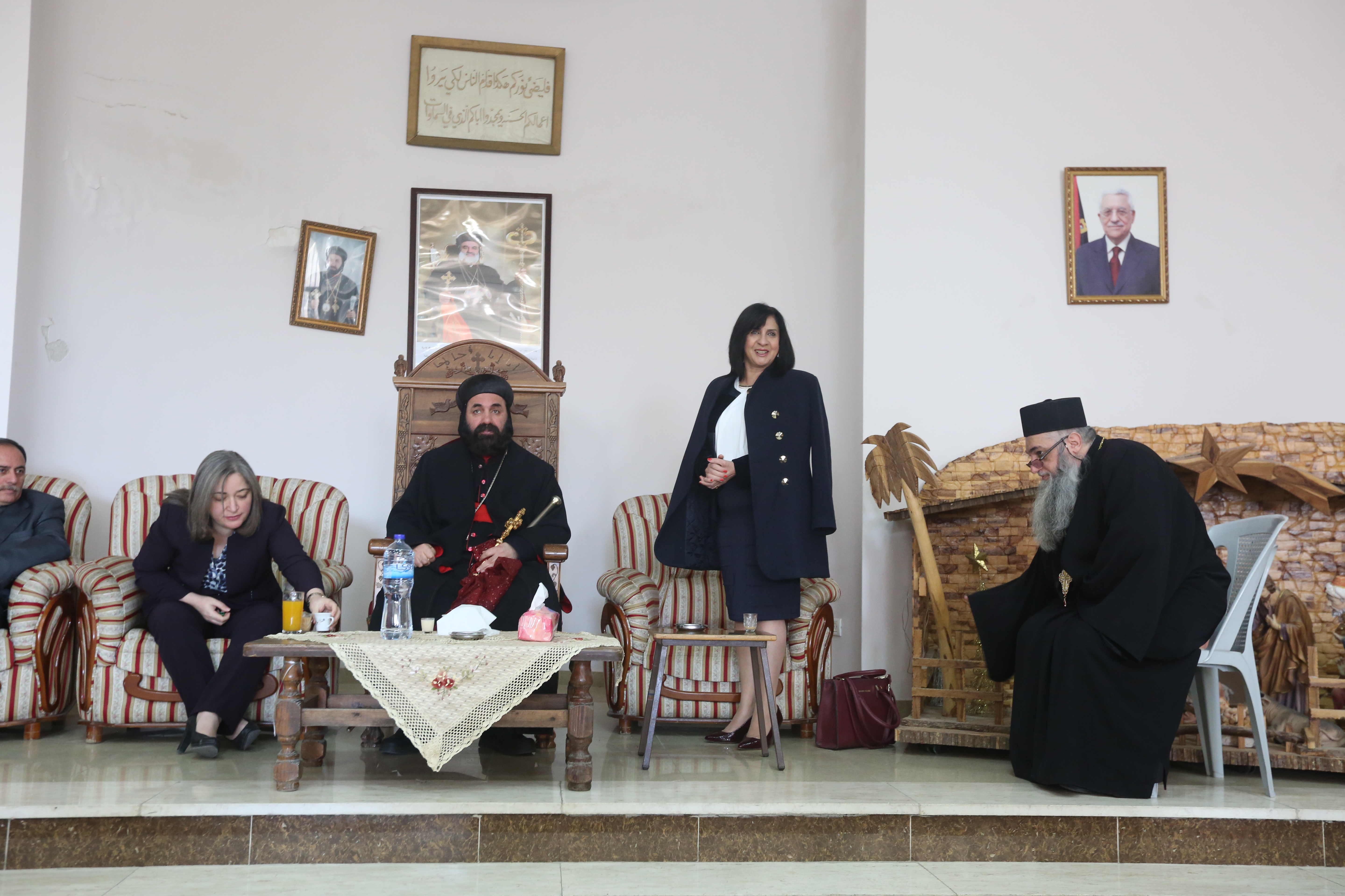  رئيسة وأعضاء مجلس بلدية بيت لحم يشاركون في إحتفالات أعياد الميلاد المجيدة حسب التقويم الشرقي ويستقبلون غبطة بطريرك الروم الارثوذكس ونيافة مطارنة السريان والأقباط والأحباش 