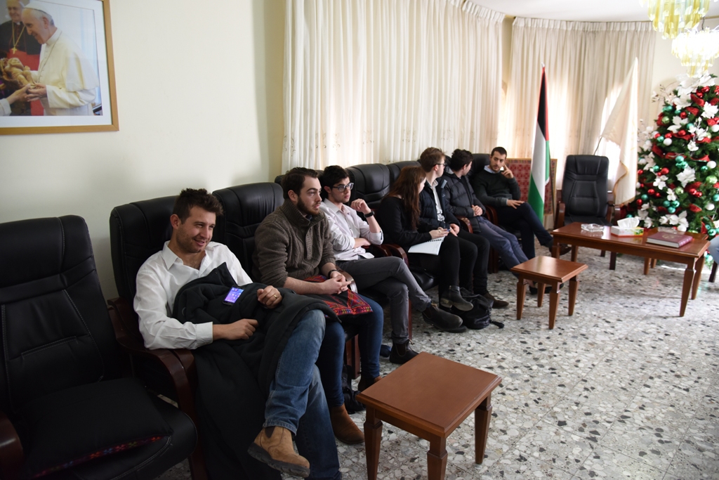 مدير عام بلدية بيت لحم يستقبل وفدا أستراليا مكونا من قادة اتحاد الطلبة