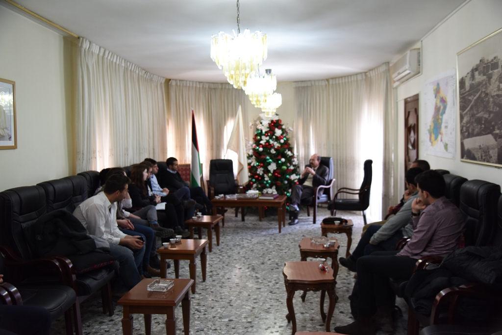 مدير عام بلدية بيت لحم يستقبل وفدا أستراليا مكونا من قادة اتحاد الطلبة