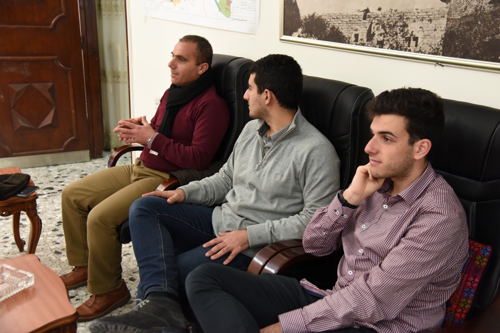 مدير عام بلدية بيت لحم يستقبل وفدا أستراليا مكونا من قادة اتحاد الطلبة