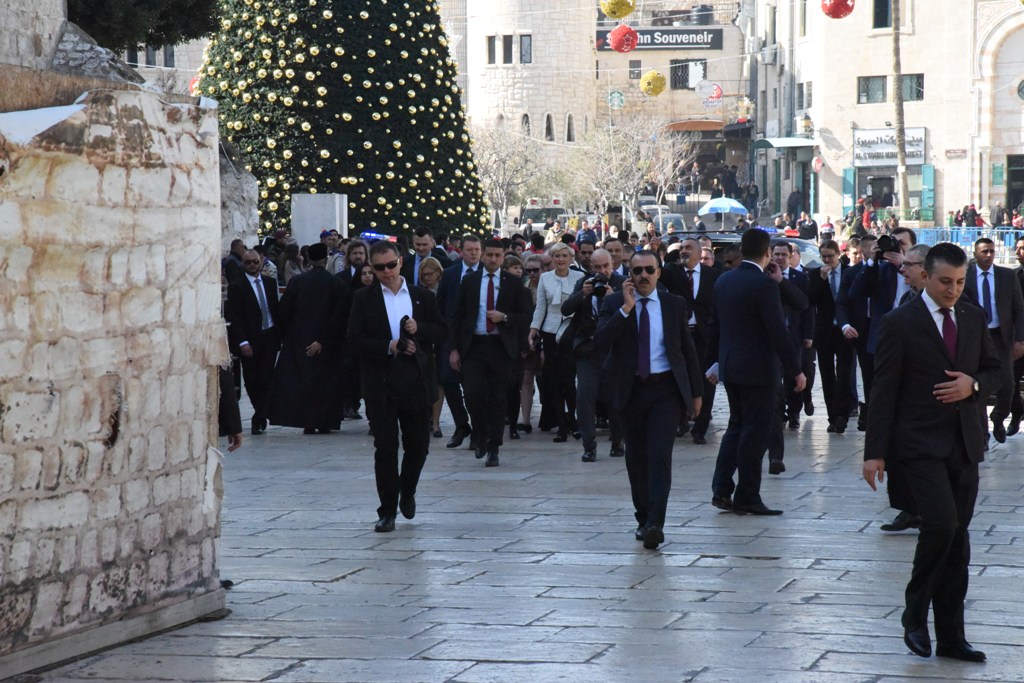 رئيسة بلدية بيت لحم تشارك في استقبال رئيس بولندا اندري دودا وترافقه في جولته 