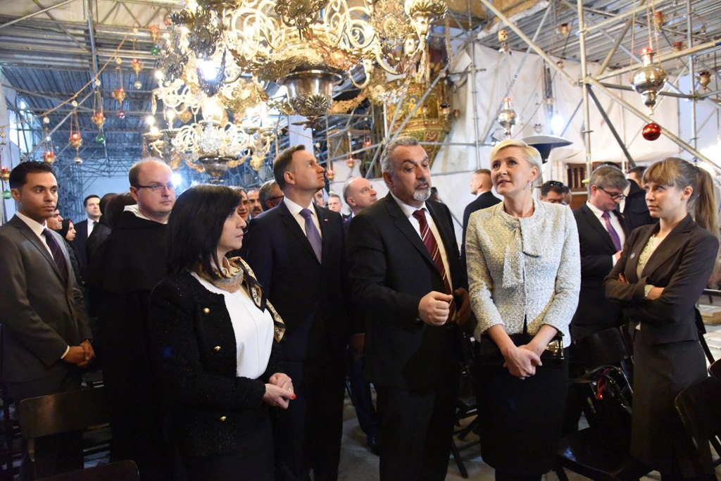 رئيسة بلدية بيت لحم تشارك في استقبال رئيس بولندا اندري دودا وترافقه في جولته 