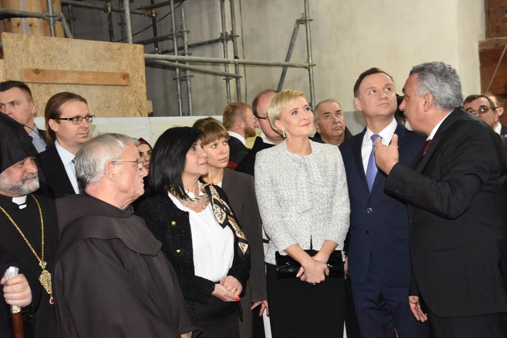 رئيسة بلدية بيت لحم تشارك في استقبال رئيس بولندا اندري دودا وترافقه في جولته 