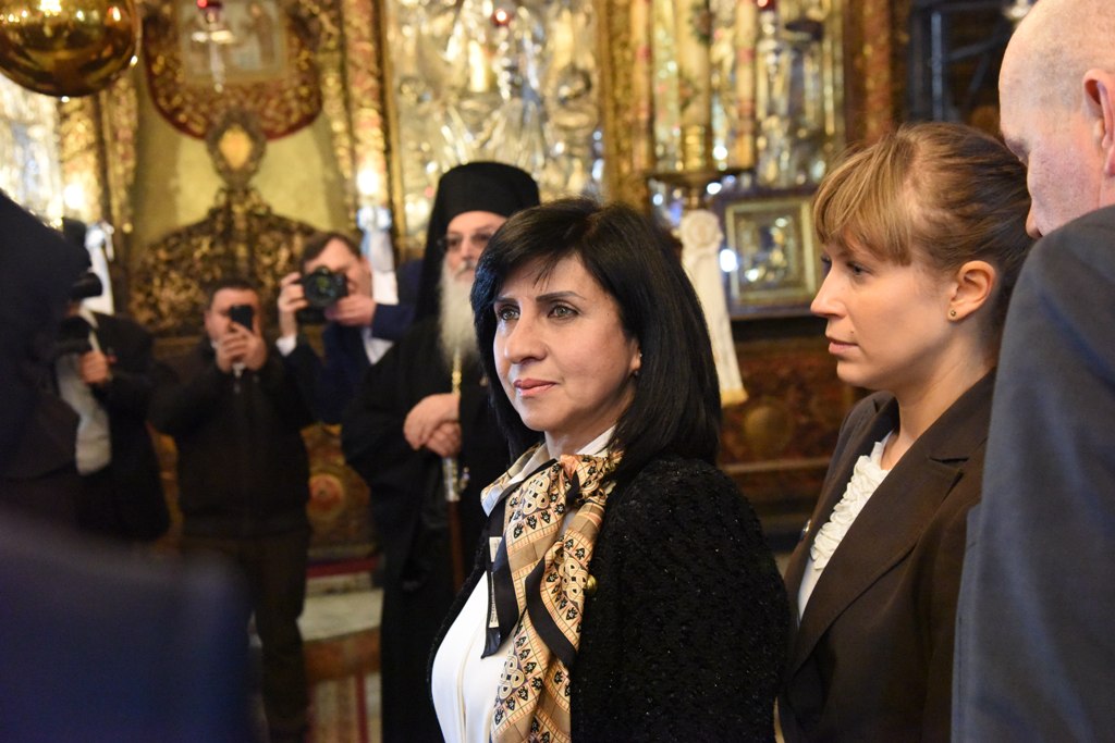 رئيسة بلدية بيت لحم تشارك في استقبال رئيس بولندا اندري دودا وترافقه في جولته 