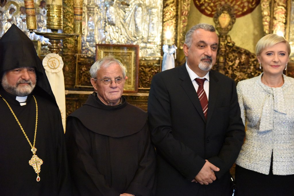 رئيسة بلدية بيت لحم تشارك في استقبال رئيس بولندا اندري دودا وترافقه في جولته 