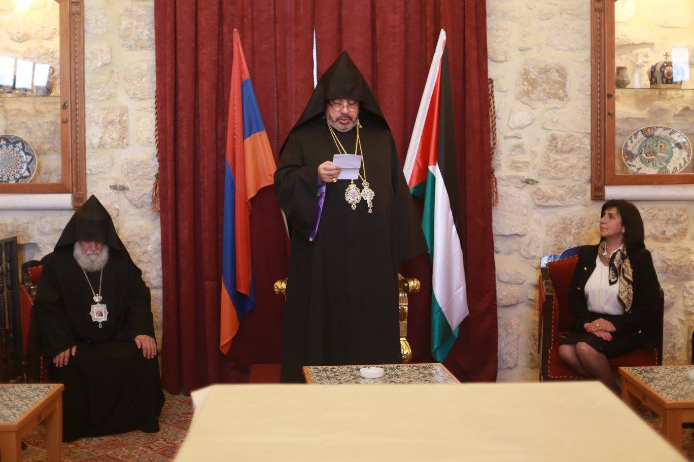 رئيسة وأعضاء مجلس بلدية بيت لحم يشاركون في استقبال غبطة بطريرك الأرمن نورهان مانوجيان