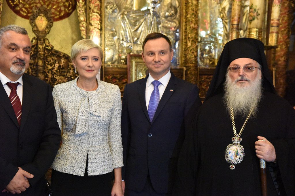 رئيسة بلدية بيت لحم تشارك في استقبال رئيس بولندا اندري دودا وترافقه في جولته 