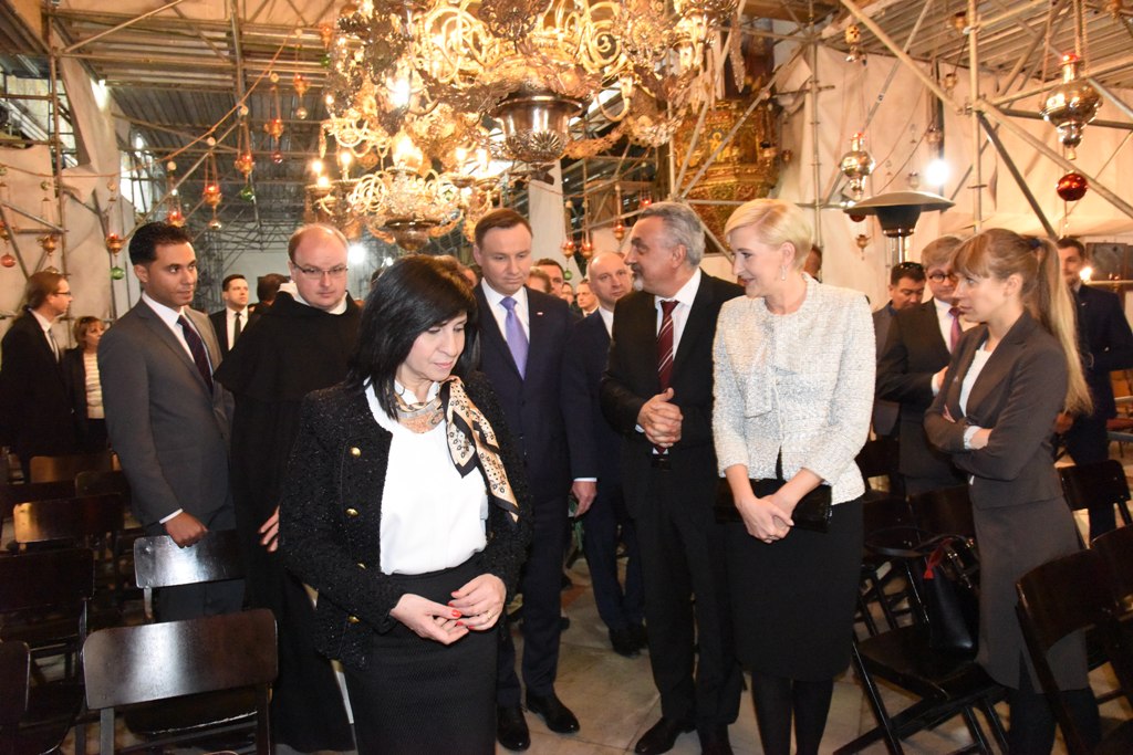 رئيسة بلدية بيت لحم تشارك في استقبال رئيس بولندا اندري دودا وترافقه في جولته 