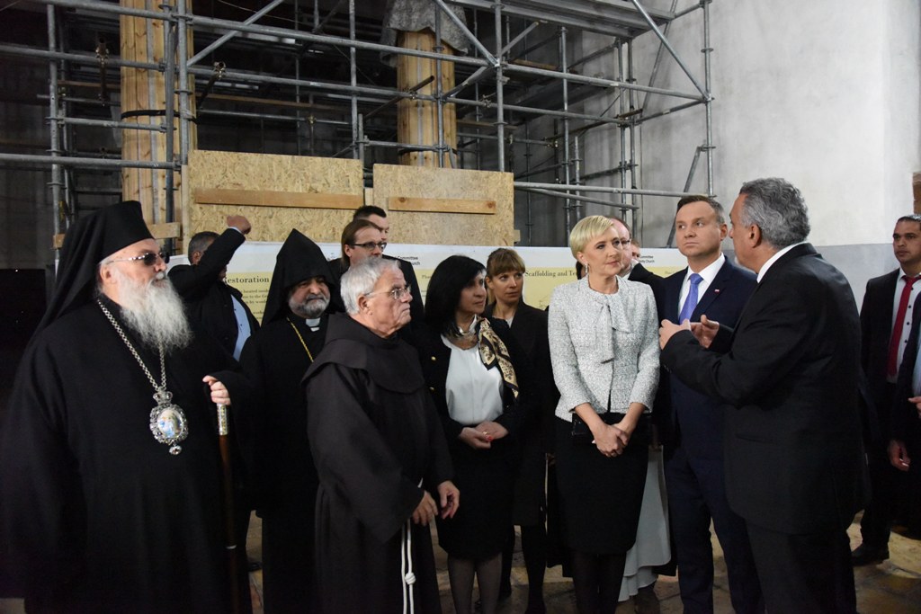 رئيسة بلدية بيت لحم تشارك في استقبال رئيس بولندا اندري دودا وترافقه في جولته 