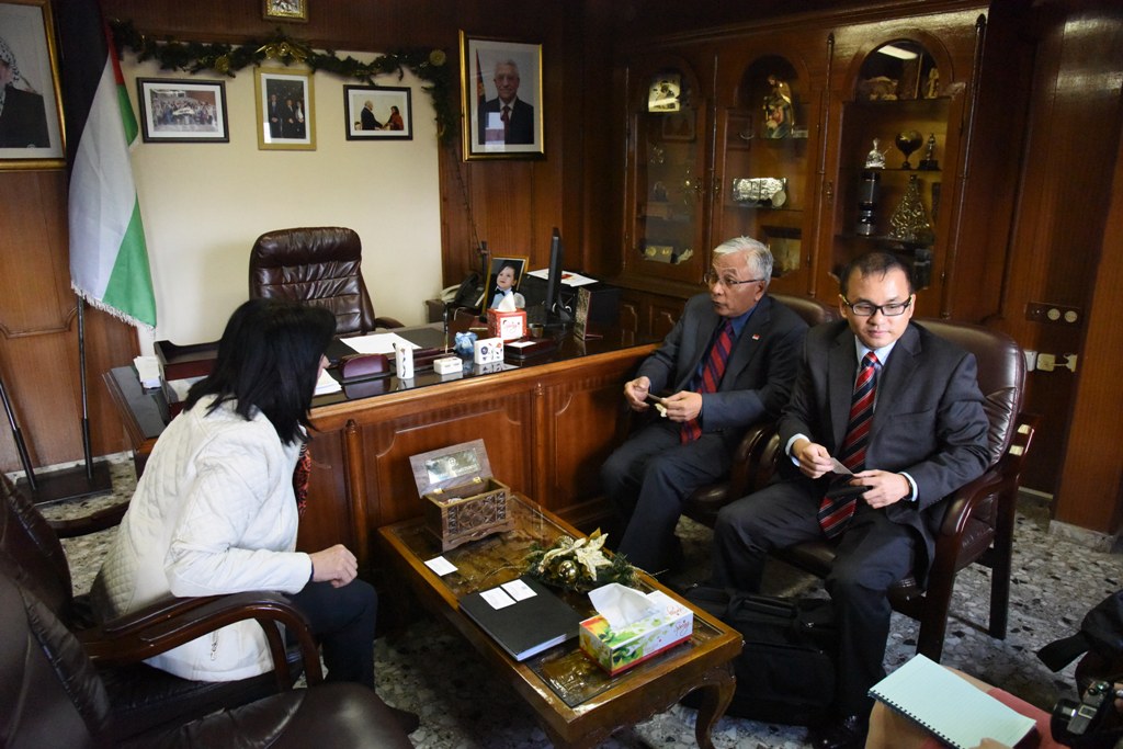 رئيسة بلدية بيت لحم تستقبل ممثل جمهورية سنغافورة غير المقيم لدى دولة فلسطين