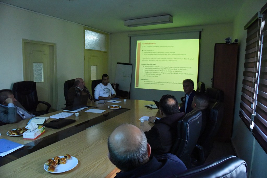 بهدف إيجاد حلول لمشاكل السير في بيت لحم مناقشة التقرير الأولي لمشروع دراسة خطة المواصلات في محافظة بيت لحم