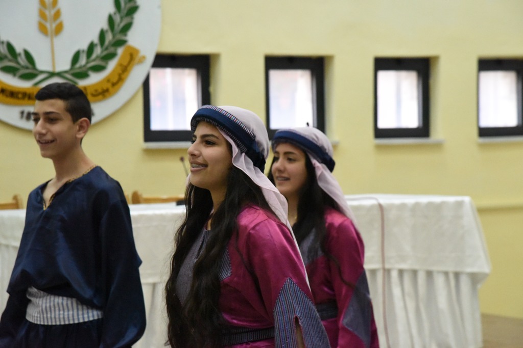 نائب رئيسة بلدية بيت لحم وأعضاء المجلس البلدي يستقبلون وفدا من مانشستر البريطانية 