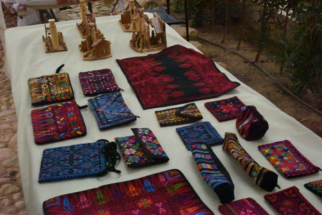  نائب رئيسة بلدية بيت لحم يشارك في الحفل المجتمعي للمستفيدين ضمن برنامج تسهيل الوصول لخدمات البنية التحتية للمناطق ( ج  ) والقدس الشرقية