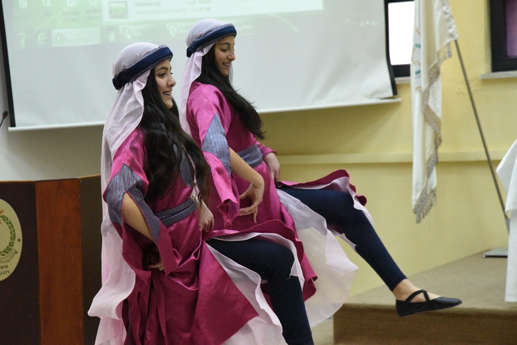 نائب رئيسة بلدية بيت لحم وأعضاء المجلس البلدي يستقبلون وفدا من مانشستر البريطانية 