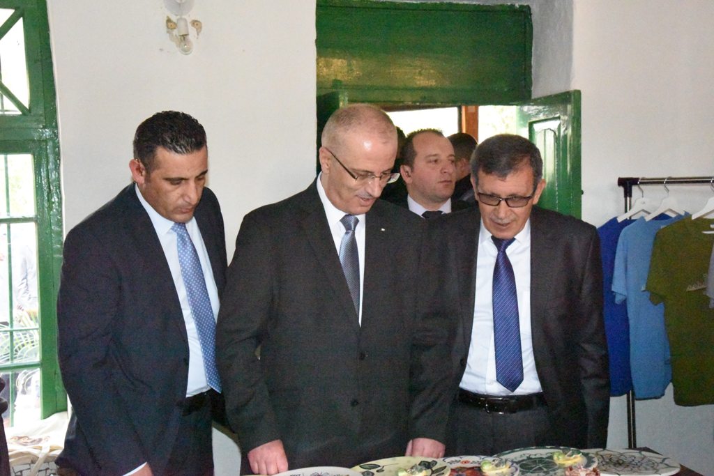  نائب رئيسة بلدية بيت لحم يشارك في الحفل المجتمعي للمستفيدين ضمن برنامج تسهيل الوصول لخدمات البنية التحتية للمناطق ( ج  ) والقدس الشرقية