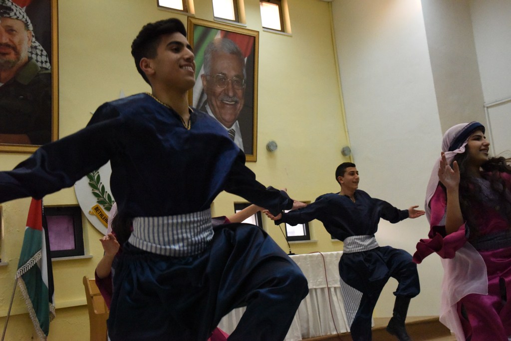 نائب رئيسة بلدية بيت لحم وأعضاء المجلس البلدي يستقبلون وفدا من مانشستر البريطانية 