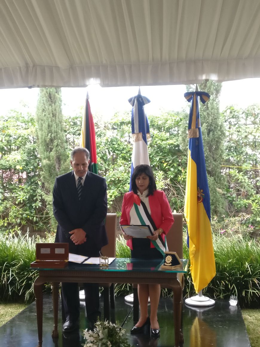 رئيسة بلدية بيت لحم توقع إتفاقية توأمة مع كوبان رويناس ومذكرة إعلان نوايا لتوقيع توأمة مع  تيغوسيغالبا في هندوراس ومدينة سان سلفادور تمنحها مواطنة شرف  