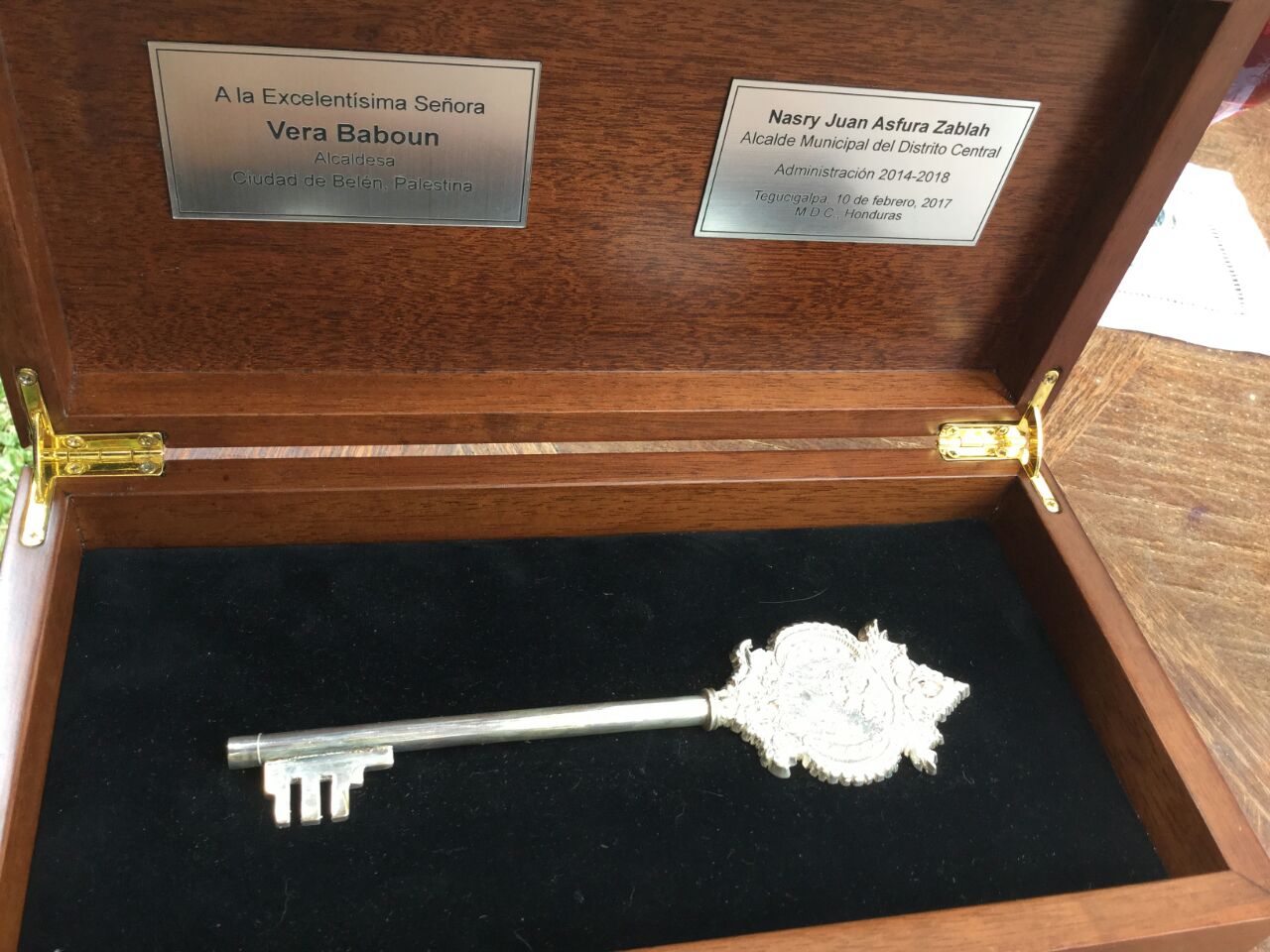 رئيسة بلدية بيت لحم توقع إتفاقية توأمة مع كوبان رويناس ومذكرة إعلان نوايا لتوقيع توأمة مع  تيغوسيغالبا في هندوراس ومدينة سان سلفادور تمنحها مواطنة شرف  