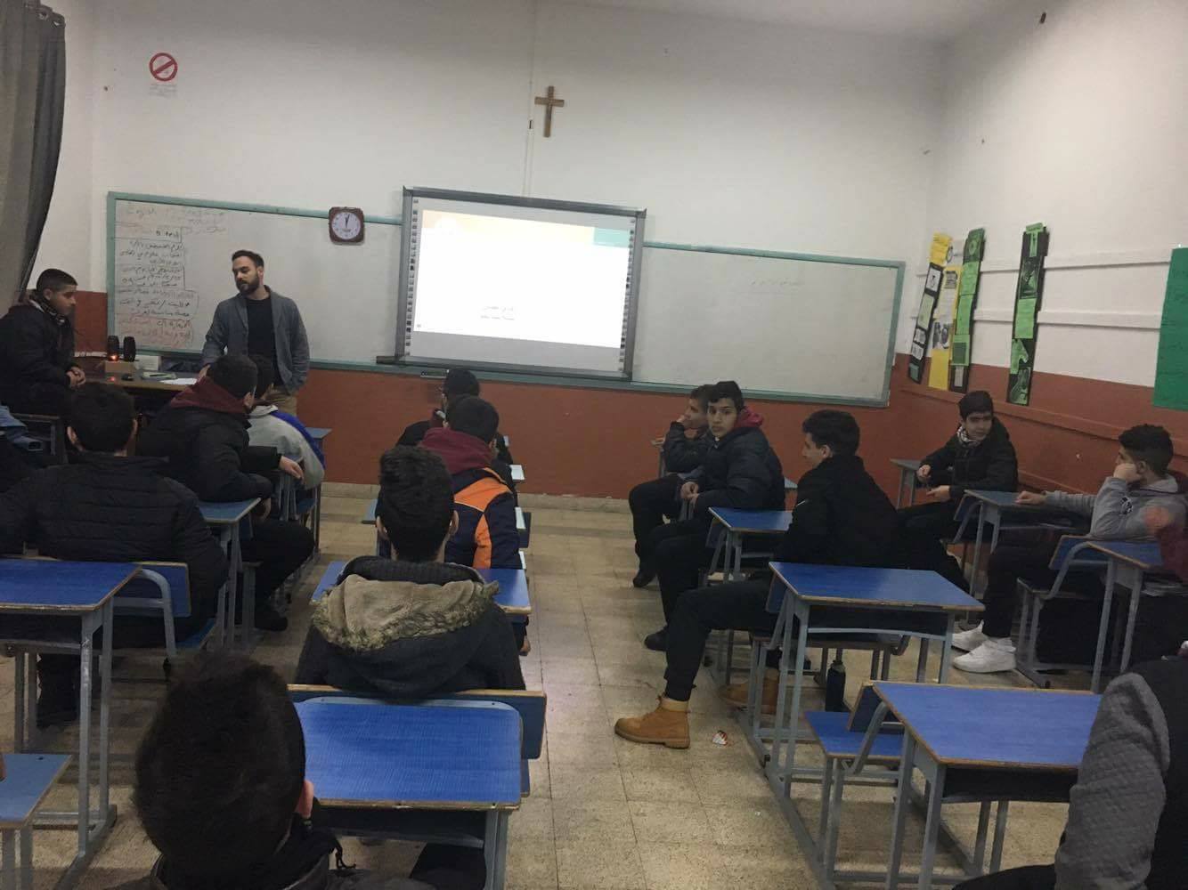 بلدية بيت لحم تقدم محاضرة في مدرسة تراسنطة عن واقع المدينة ودور البلدية والمجلس الشبابي