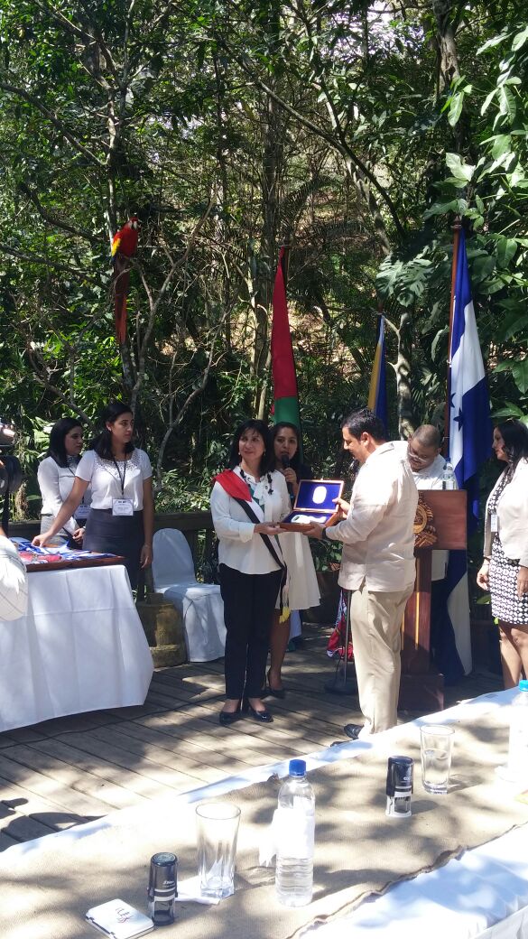 رئيسة بلدية بيت لحم توقع إتفاقية توأمة مع كوبان رويناس ومذكرة إعلان نوايا لتوقيع توأمة مع  تيغوسيغالبا في هندوراس ومدينة سان سلفادور تمنحها مواطنة شرف  