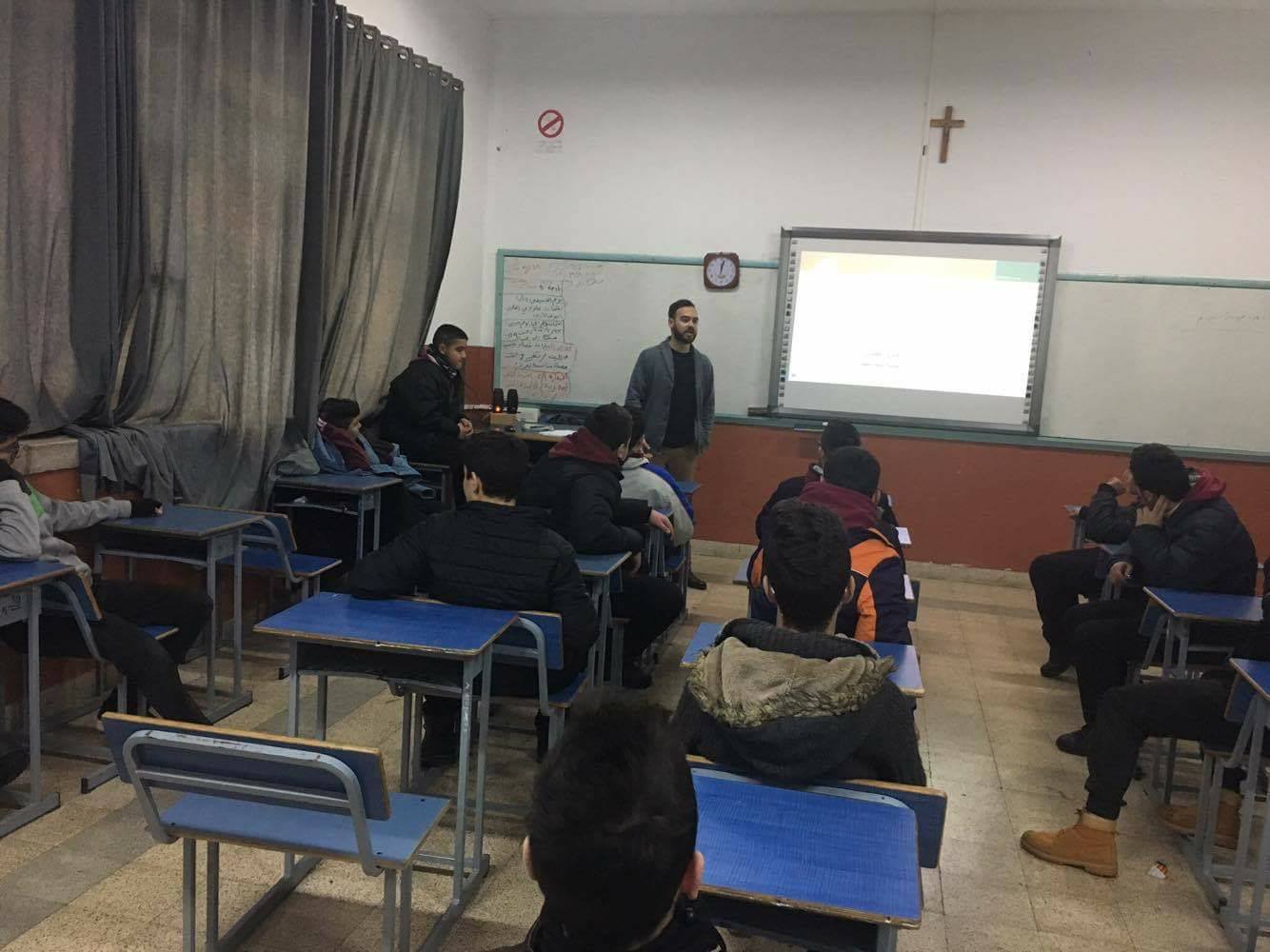 بلدية بيت لحم تقدم محاضرة في مدرسة تراسنطة عن واقع المدينة ودور البلدية والمجلس الشبابي