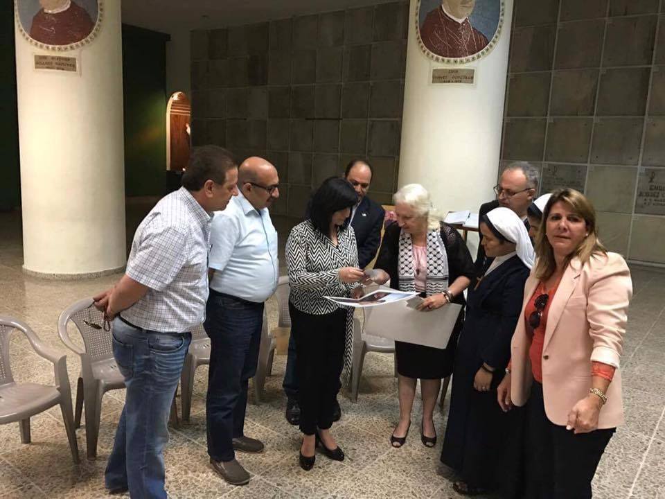 رئيسة بلدية بيت لحم توقع إتفاقية توأمة مع كوبان رويناس ومذكرة إعلان نوايا لتوقيع توأمة مع  تيغوسيغالبا في هندوراس ومدينة سان سلفادور تمنحها مواطنة شرف  