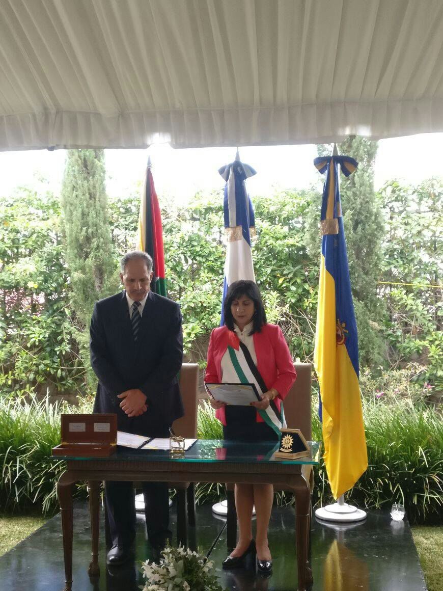 رئيسة بلدية بيت لحم توقع إتفاقية توأمة مع كوبان رويناس ومذكرة إعلان نوايا لتوقيع توأمة مع  تيغوسيغالبا في هندوراس ومدينة سان سلفادور تمنحها مواطنة شرف  