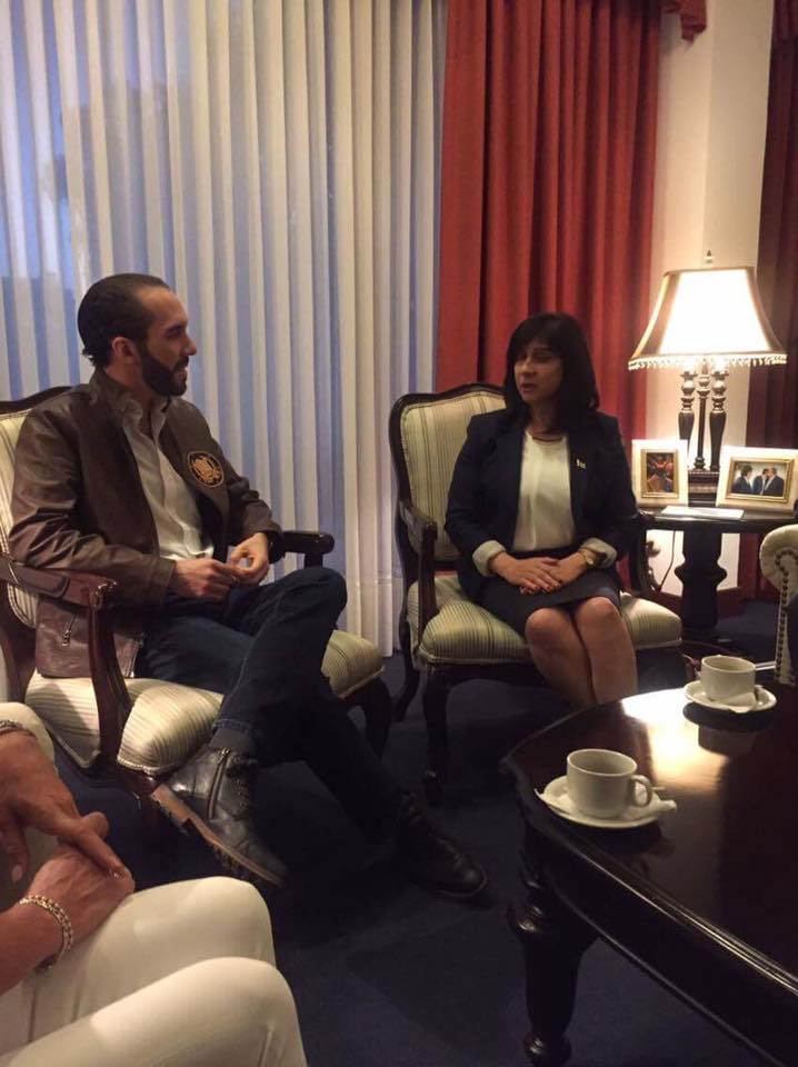 رئيسة بلدية بيت لحم توقع إتفاقية توأمة مع كوبان رويناس ومذكرة إعلان نوايا لتوقيع توأمة مع  تيغوسيغالبا في هندوراس ومدينة سان سلفادور تمنحها مواطنة شرف  