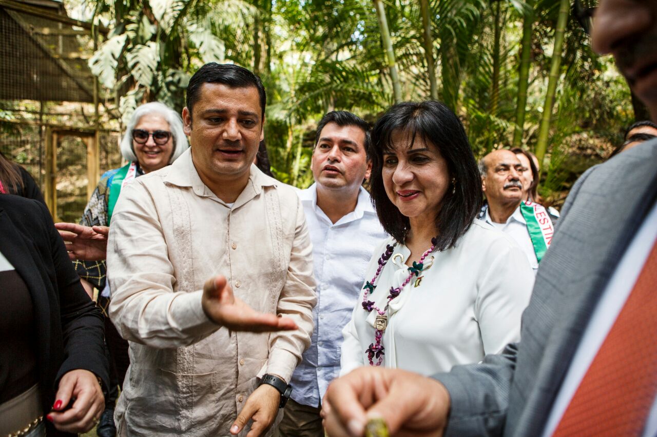 رئيسة بلدية بيت لحم توقع إتفاقية توأمة مع كوبان رويناس ومذكرة إعلان نوايا لتوقيع توأمة مع  تيغوسيغالبا في هندوراس ومدينة سان سلفادور تمنحها مواطنة شرف  