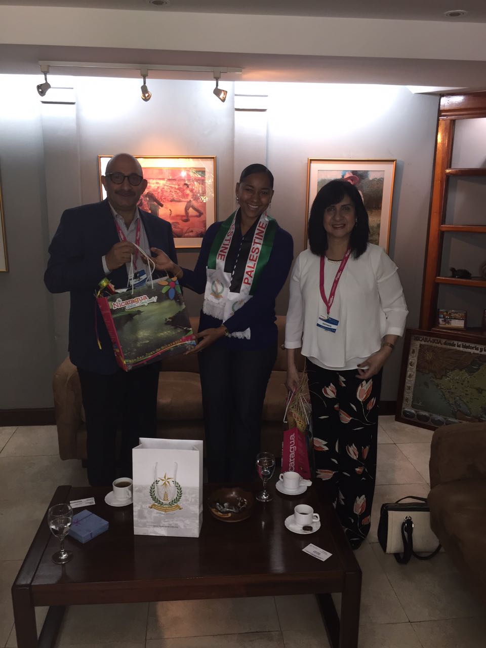 رئيسة بلدية بيت لحم توقع إتفاقية توأمة مع كوبان رويناس ومذكرة إعلان نوايا لتوقيع توأمة مع  تيغوسيغالبا في هندوراس ومدينة سان سلفادور تمنحها مواطنة شرف  