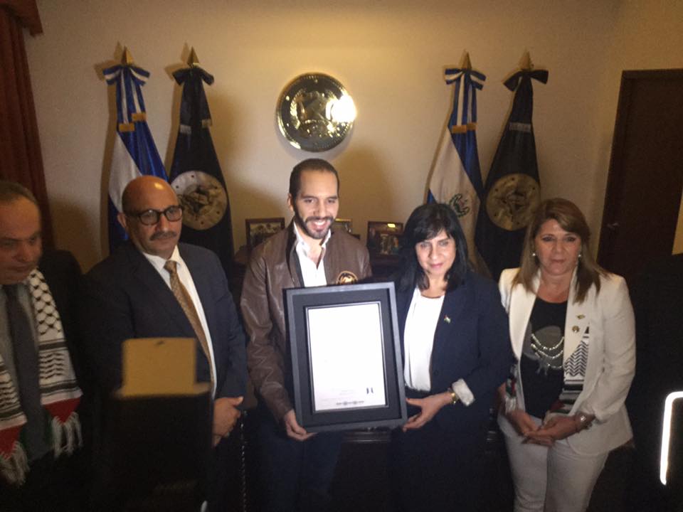 رئيسة بلدية بيت لحم توقع إتفاقية توأمة مع كوبان رويناس ومذكرة إعلان نوايا لتوقيع توأمة مع  تيغوسيغالبا في هندوراس ومدينة سان سلفادور تمنحها مواطنة شرف  