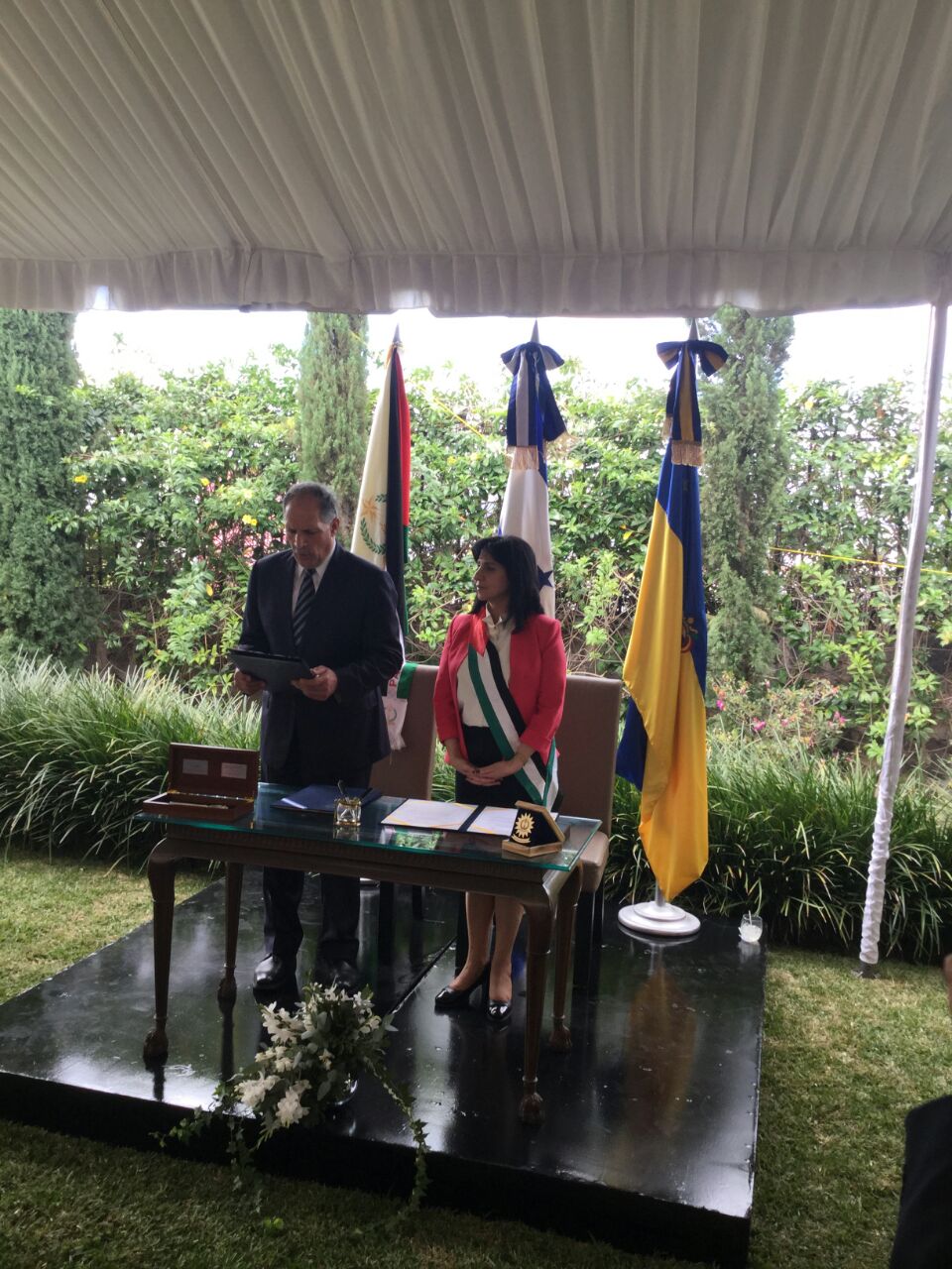 رئيسة بلدية بيت لحم توقع إتفاقية توأمة مع كوبان رويناس ومذكرة إعلان نوايا لتوقيع توأمة مع  تيغوسيغالبا في هندوراس ومدينة سان سلفادور تمنحها مواطنة شرف  