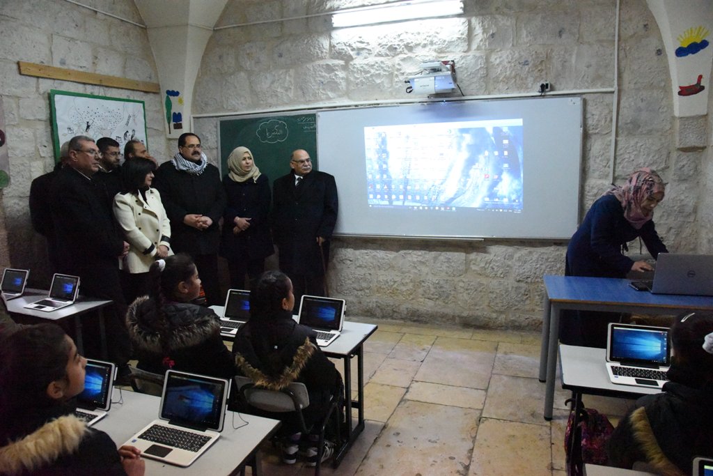 بلدية بيت لحم ومديرية التربية والتعليم تُطلِقان مشروع الرقمنة في مدينة بيت لحم