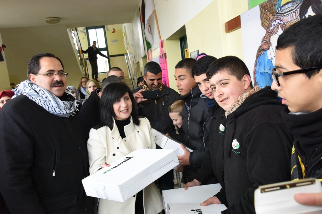 بلدية بيت لحم ومديرية التربية والتعليم تُطلِقان مشروع الرقمنة في مدينة بيت لحم