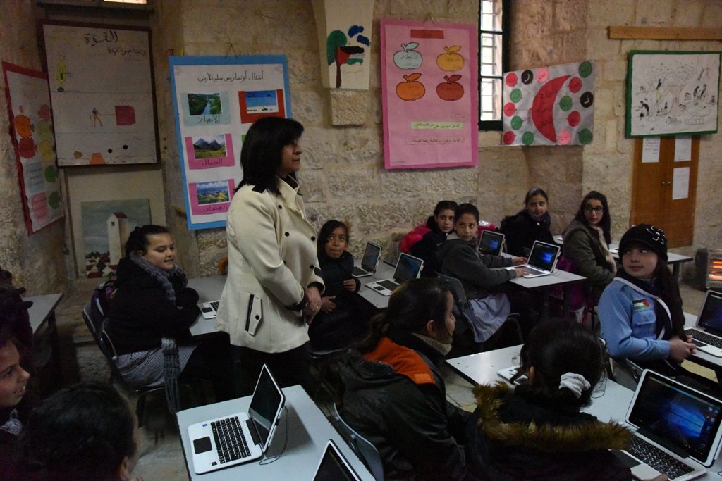 بلدية بيت لحم ومديرية التربية والتعليم تُطلِقان مشروع الرقمنة في مدينة بيت لحم