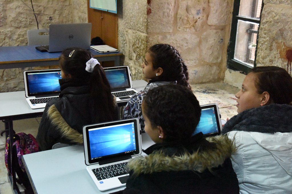 بلدية بيت لحم ومديرية التربية والتعليم تُطلِقان مشروع الرقمنة في مدينة بيت لحم