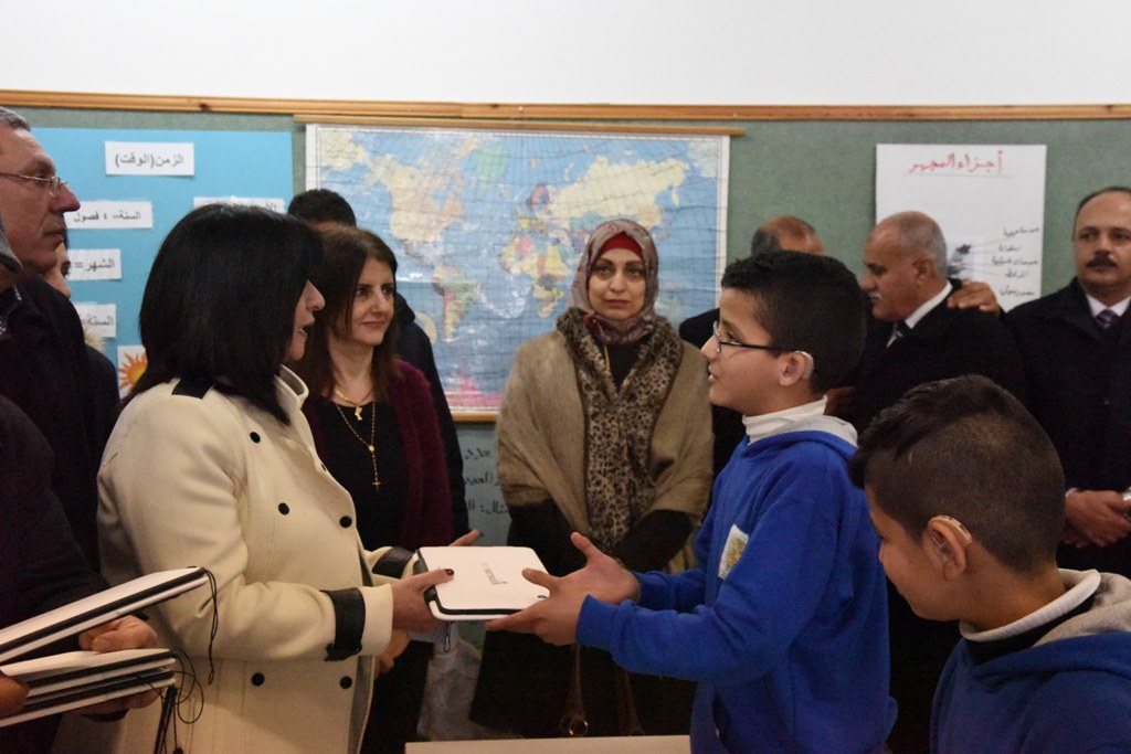 بلدية بيت لحم ومديرية التربية والتعليم تُطلِقان مشروع الرقمنة في مدينة بيت لحم