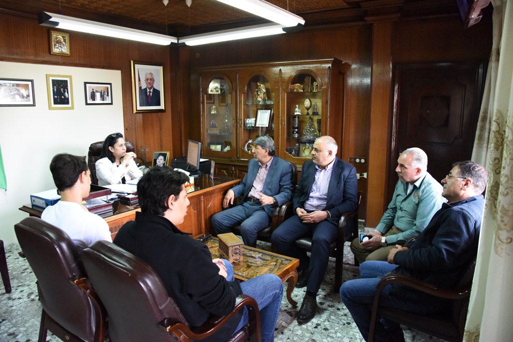 رئيسة بلدية بيت لحم تستقبل القس بولسون من كنيسة انجلترا وسفير دولة فلسطين لدى البرازيل   