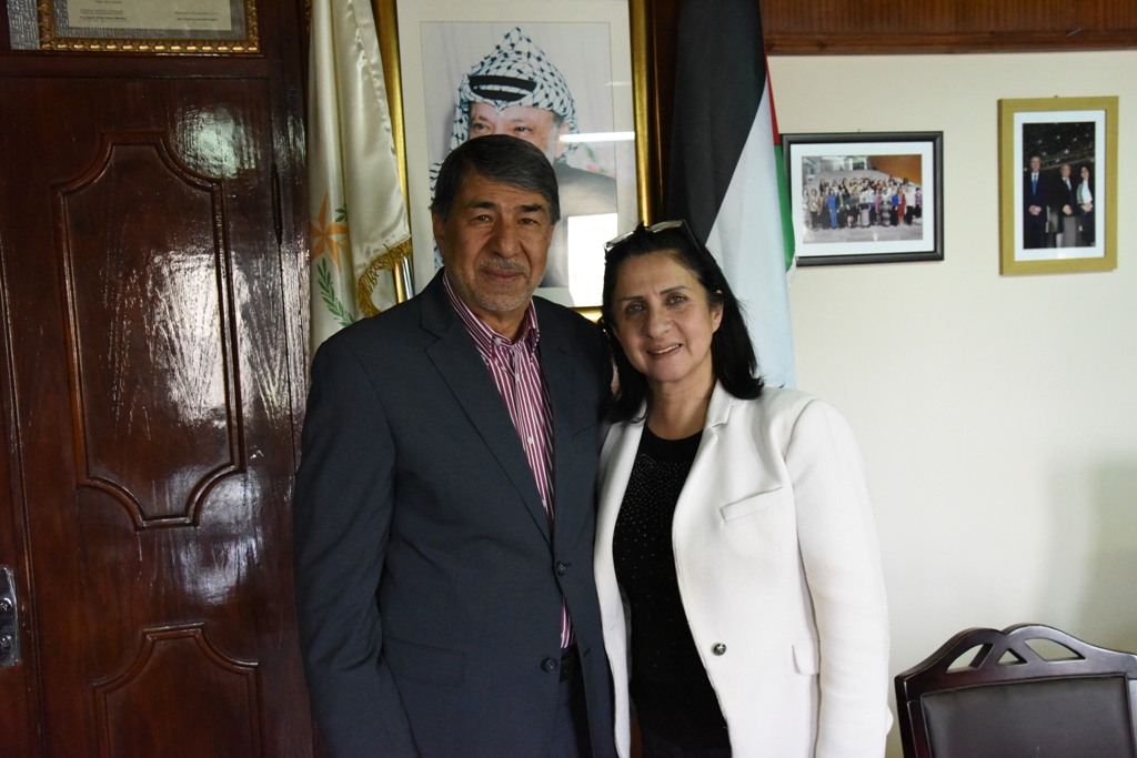 رئيسة بلدية بيت لحم تستقبل القس بولسون من كنيسة انجلترا وسفير دولة فلسطين لدى البرازيل   