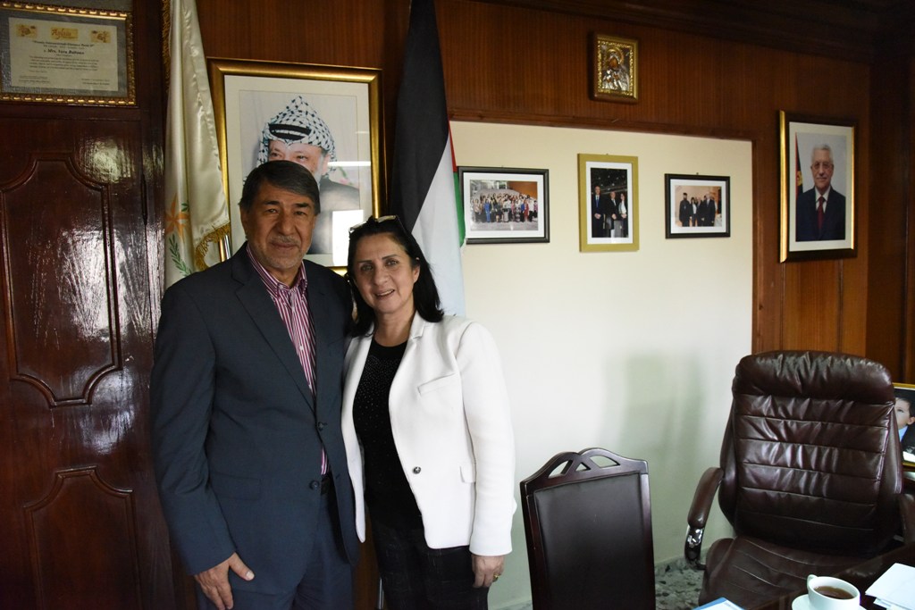 رئيسة بلدية بيت لحم تستقبل القس بولسون من كنيسة انجلترا وسفير دولة فلسطين لدى البرازيل   