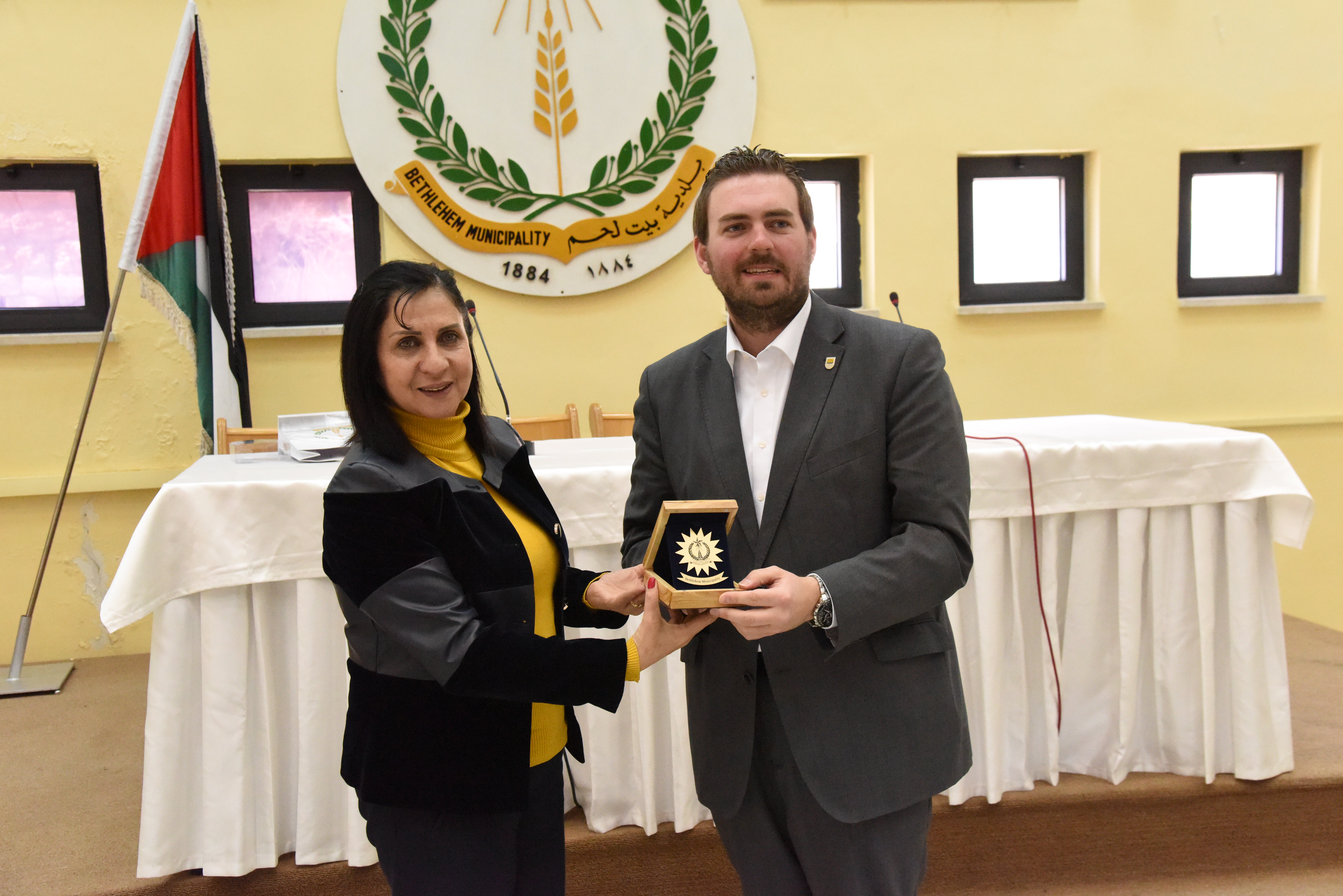 رئيسة بلدية بيت لحم تستقبل رئيس بلدية دورماغن ووفد مؤسسة مجتمعات عالمية 