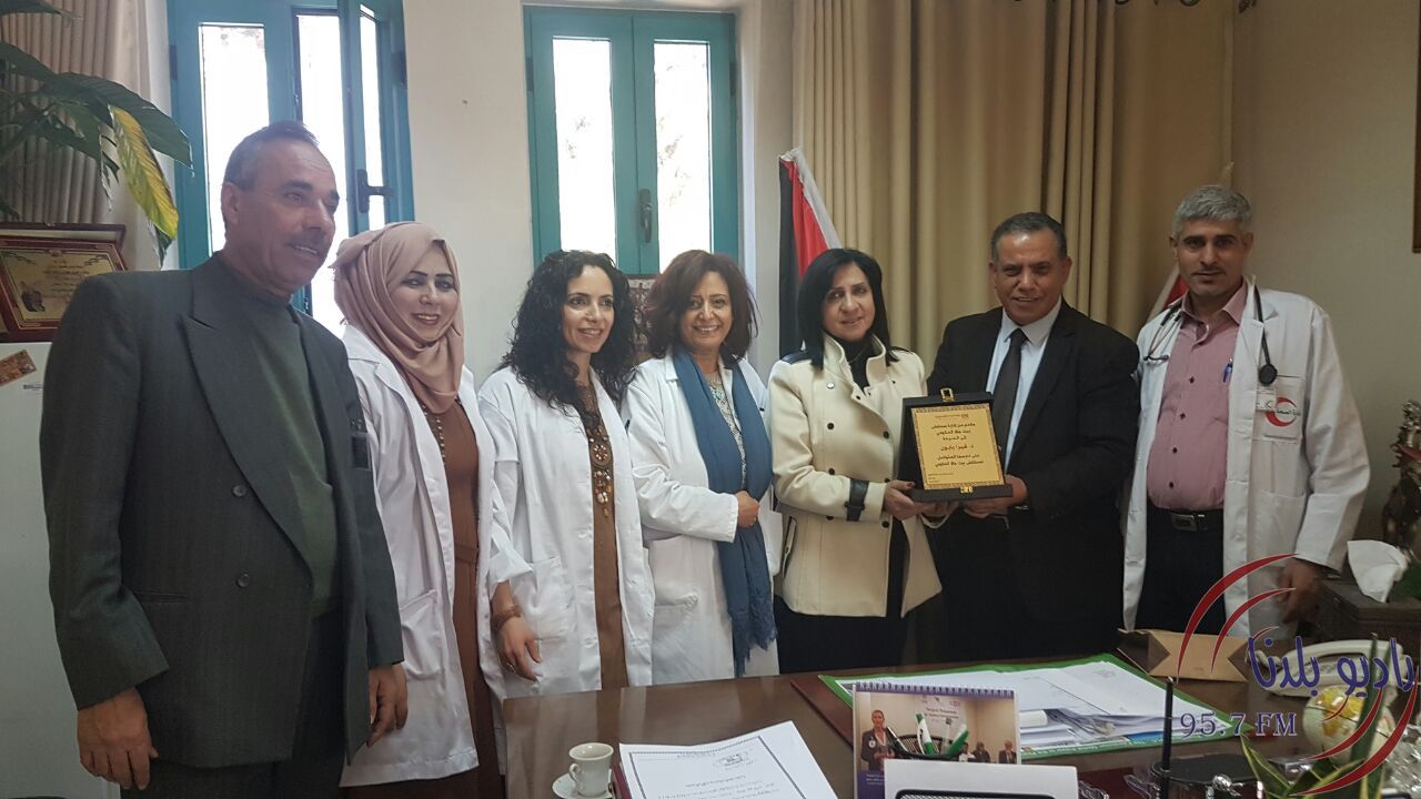 بابون في جولة تفقدية لمستشفى بيت جالا الحكومي بعد وصول  أجهزة جديدة لقسم غسيل الكلى والمستشفى يكرم بابون لدعمها المتواصل للقسم وسعيها لإحضار المكاينات الجديدة 