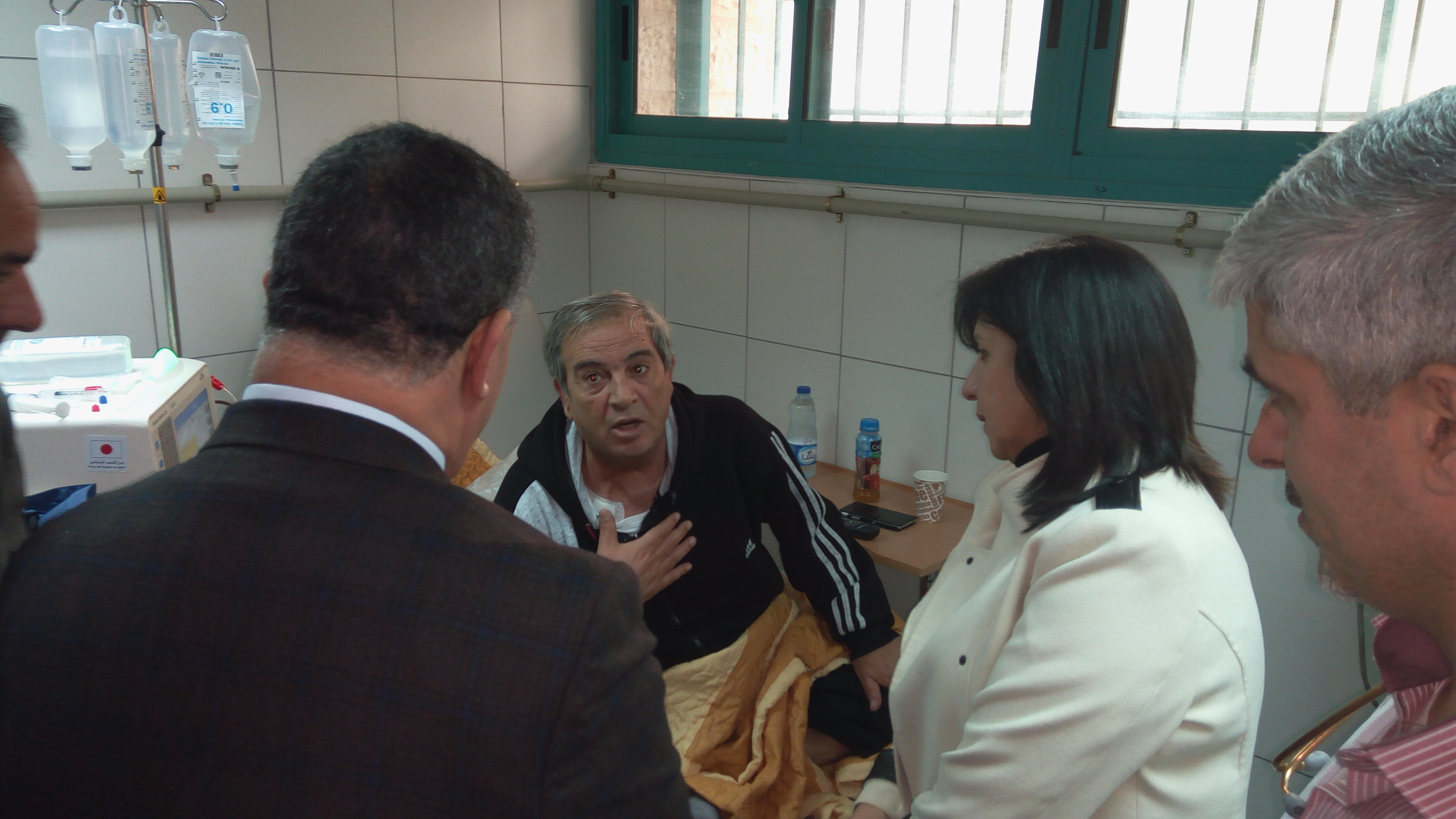 بابون في جولة تفقدية لمستشفى بيت جالا الحكومي بعد وصول  أجهزة جديدة لقسم غسيل الكلى والمستشفى يكرم بابون لدعمها المتواصل للقسم وسعيها لإحضار المكاينات الجديدة 