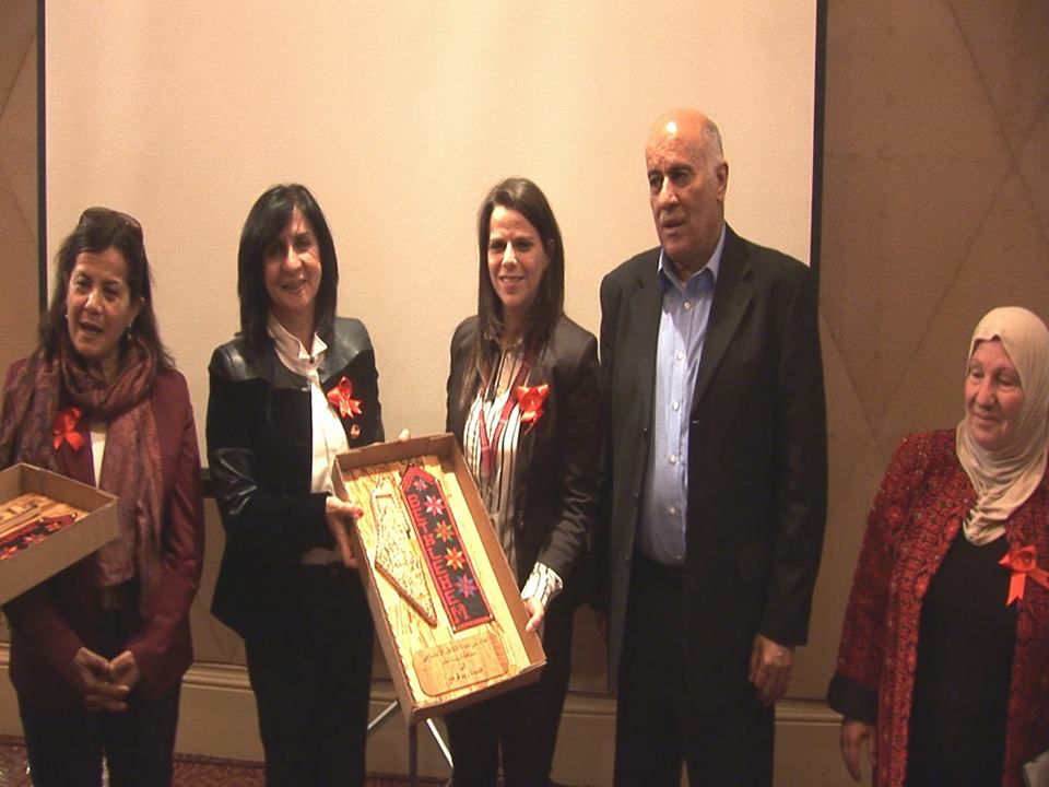 رئيسة بلدية بيت لحم تشارك في الحفل التكريمي المركزي لنساء مناضلات ومبدعات بمناسبة الثامن من اذار