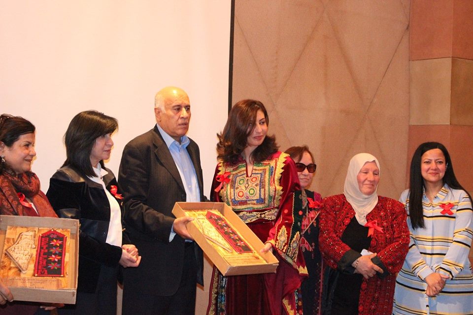 رئيسة بلدية بيت لحم تشارك في الحفل التكريمي المركزي لنساء مناضلات ومبدعات بمناسبة الثامن من اذار