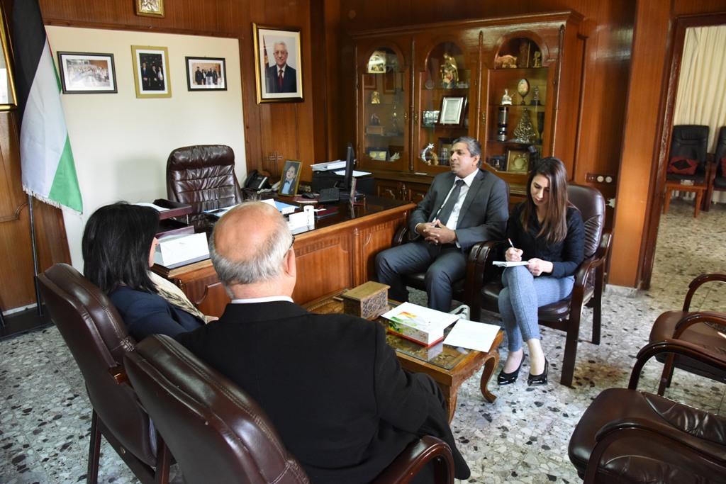 رئيسة بلدية بيت لحم تستقبل ممثل جمهورية سريلانكا ويبحثان سبل التعاون المشترك 