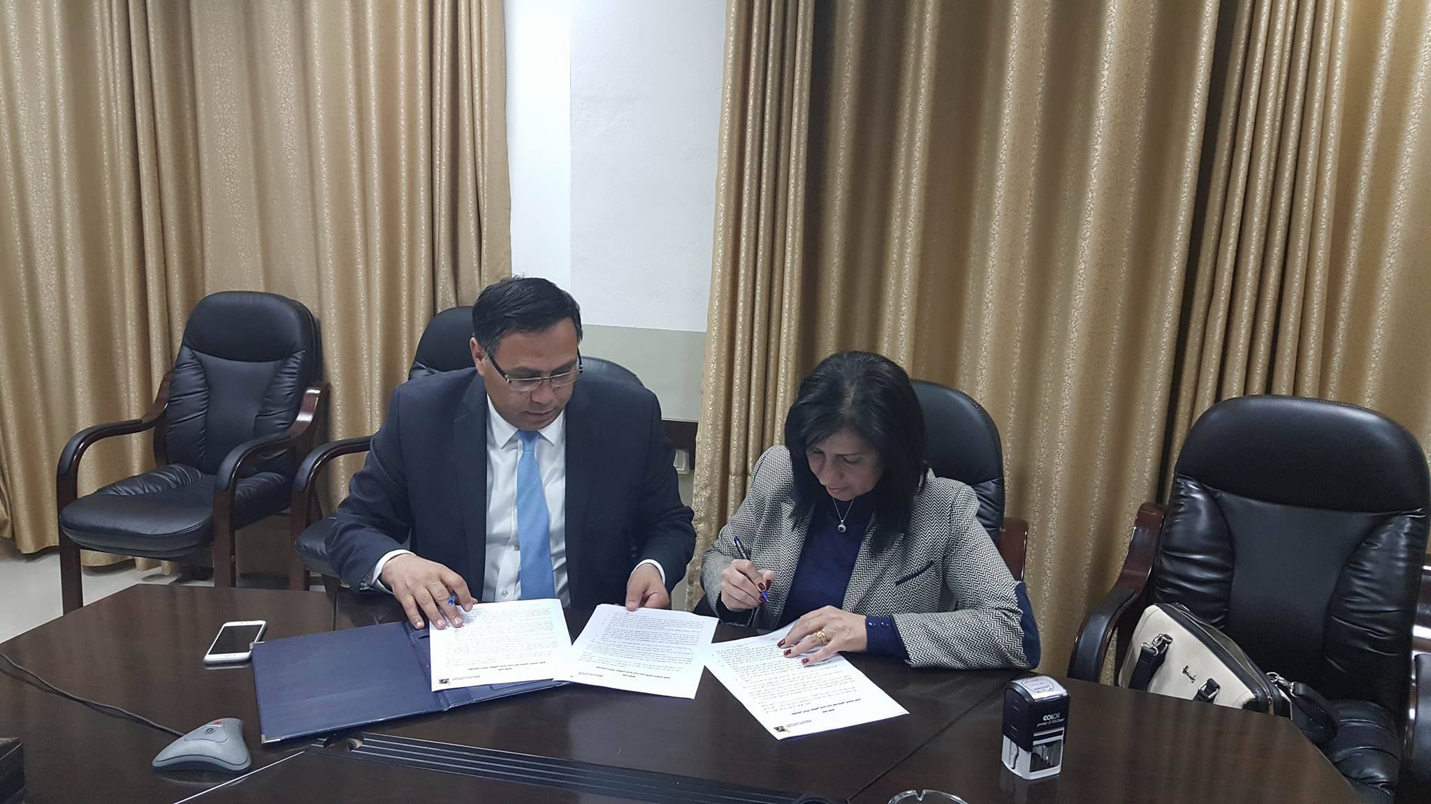  رئيسة بلدية بيت لحم ورئيس هيئة التقاعد الفلسطينية يوقعان إتفافية إنتفاع البلدية بقانون التقاعد العام